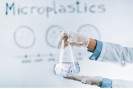 Microplastiques dans l&rsquo;organisme : quels sont les risques r&eacute;els pour la sant&eacute; ?